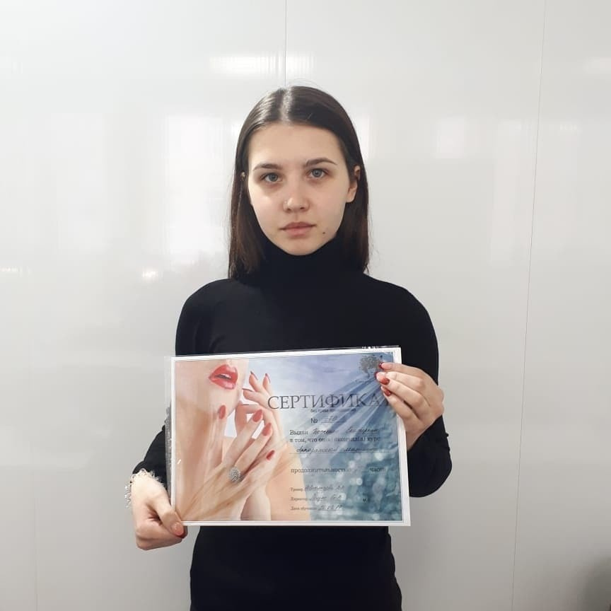 Выпускники студии Люкс. Курсы маникюра и наращивания ресниц в Томске