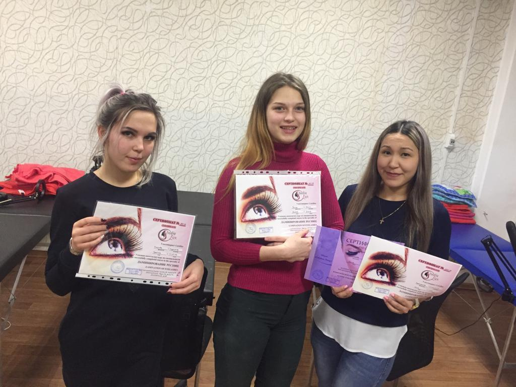 Выпускники студии Люкс. Курсы маникюра и наращивания ресниц в Томске