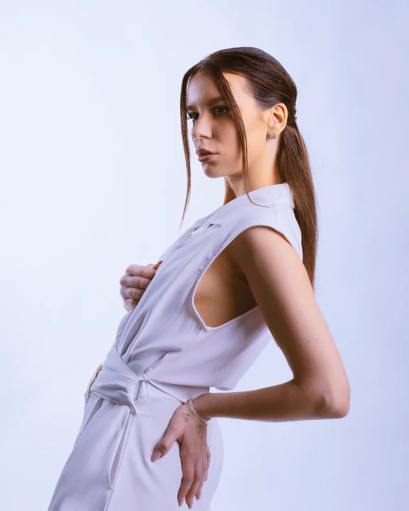 Гламурный вечерний макияж с акцентом на карие губы