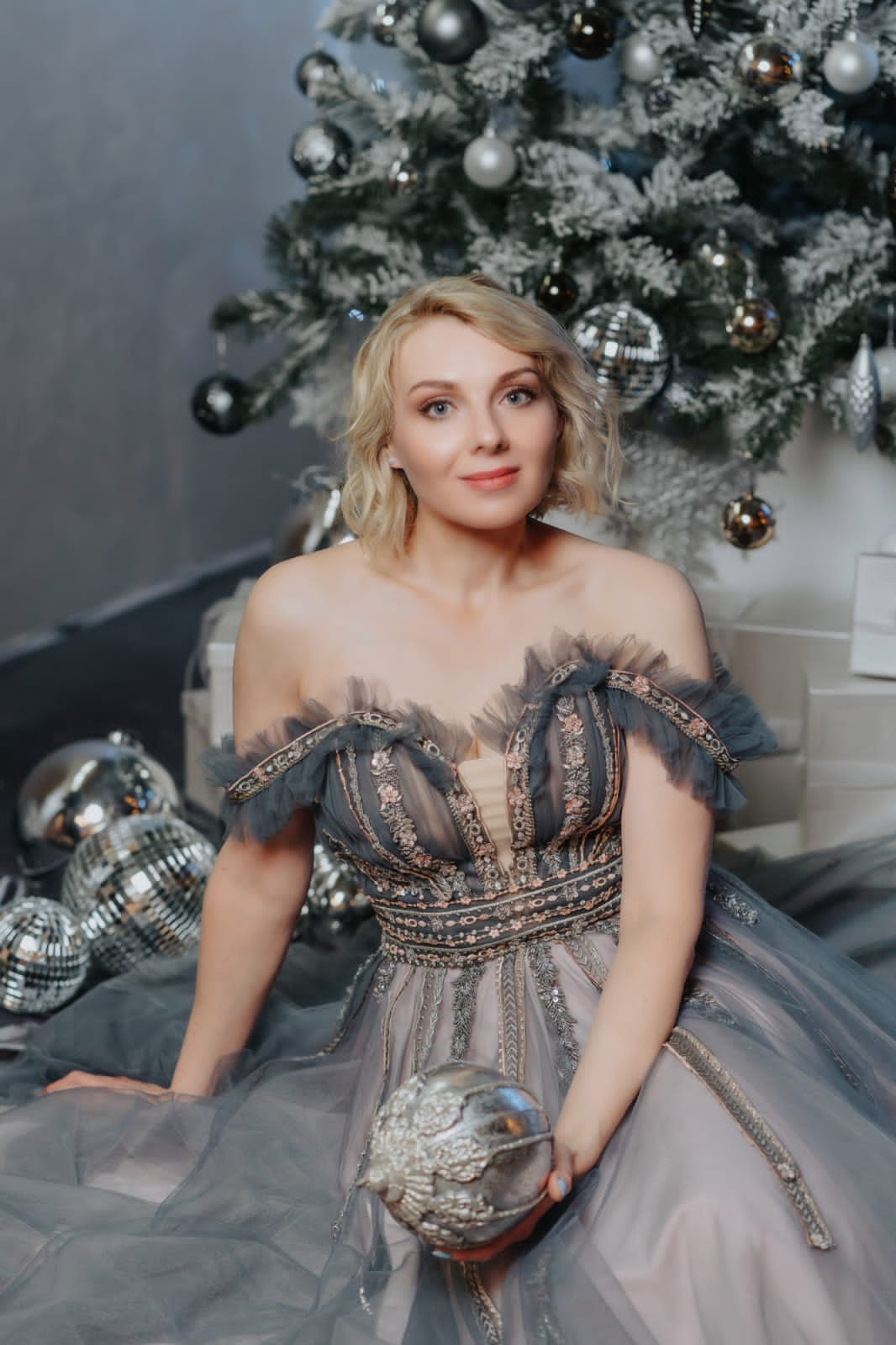 Макияж для вечернего свидания с эффектом блеска рождественский макияж