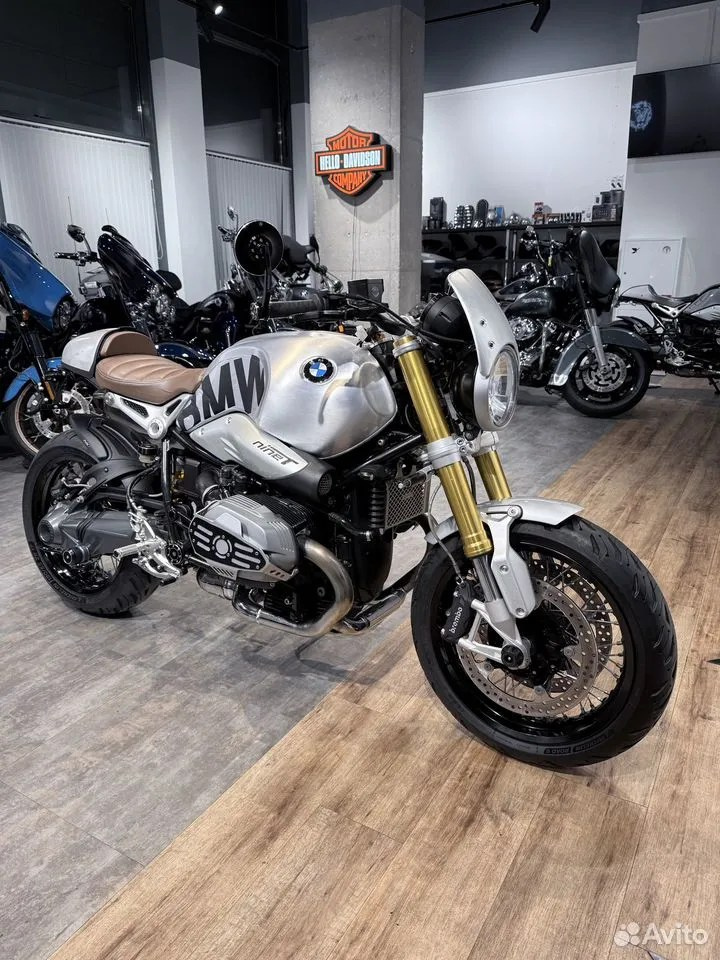 Купить BMW R9T (Street Scrambler) — подробнее на сайте. Hello Davidson, Москва. Только хорошие мотоциклы…