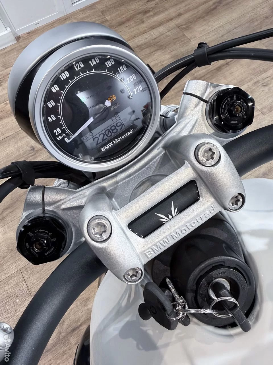 Купить BMW R9T (White Scrambler) — подробнее на сайте. Hello Davidson, Москва. Только хорошие мотоциклы…