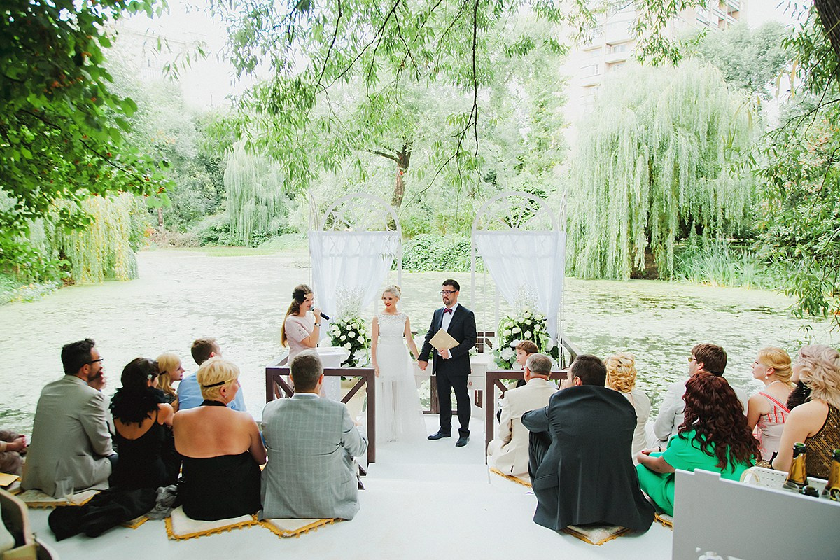 Москва. Свадебная романтическая прогулка Лены и Эндрю. Фотограф крещение венчание в Петербурге! Помогает подобрать храм и посоветовал душевного батюшку в СПб