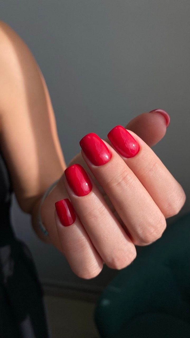 Красный маникюр выравнивание Севастополь 
