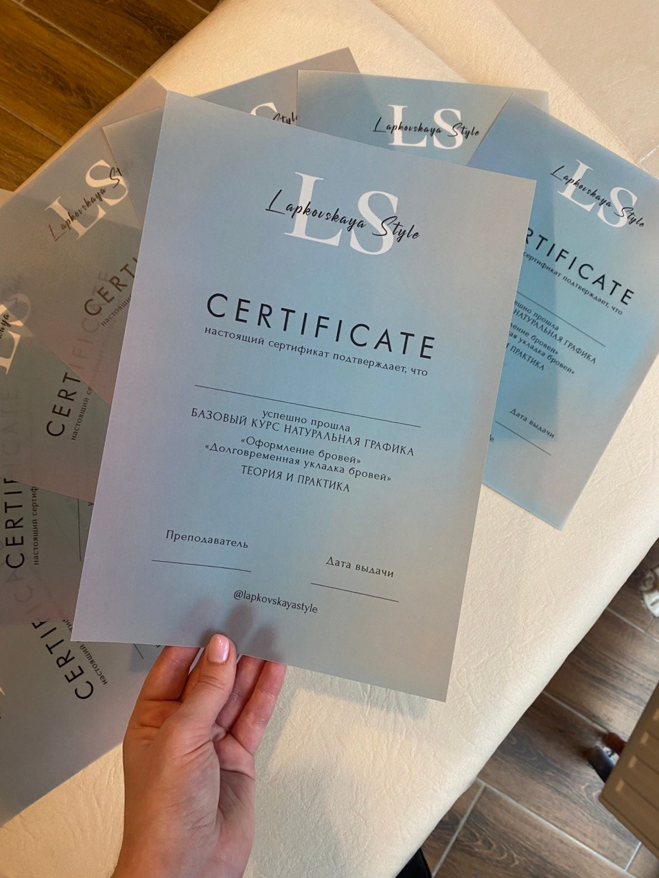 Формат А4 на кальке, от 280 руб. Дизайнер полиграфии в Санкт-Петербурге. Заказать свадебные приглашения, подарочные сертификаты, полиграфию для бизнеса, шелковые ленты