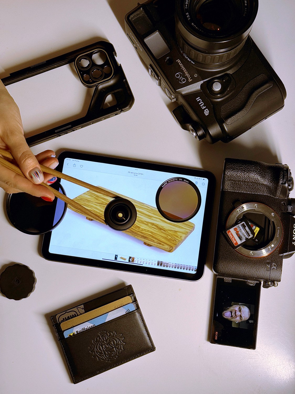 Современная концептуальная фотография о теле, уязвимости и идентичности. Визуальная практика на стиле честности, пост-иронии и искусства.Рекламная фотография, Концептуальная фотография, Современный художник, Психология, Коммерческий фотограф, Репортажный фотограф, Стрит фотография, Арт, Сюрреализм, Мобильная фотография, Снято на айфон, Дима Бурза