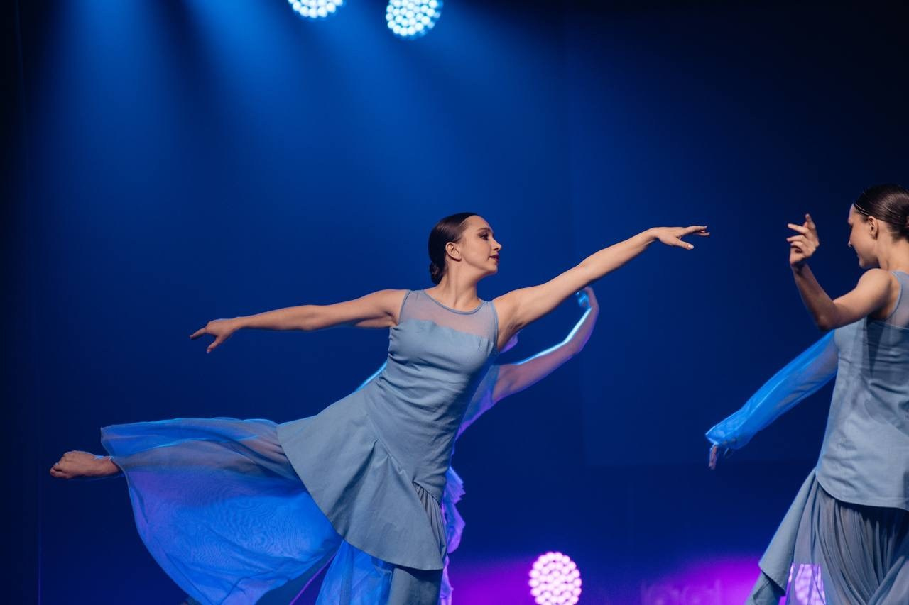 Выступления на сценах и уличных площадках. Танцевальная шоу-группа «GRANAT»