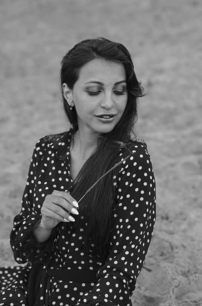 Tamara photoshoot by the water. Family, portrait, content photo in Costa Rica Evgeniya Besprozvannykh