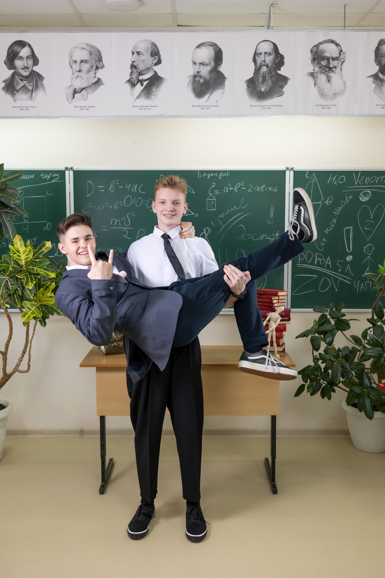 Старшеклассники. В школе, на улице. Фотографы Евгений и Екатерина. Фотофикус. Тюмень
