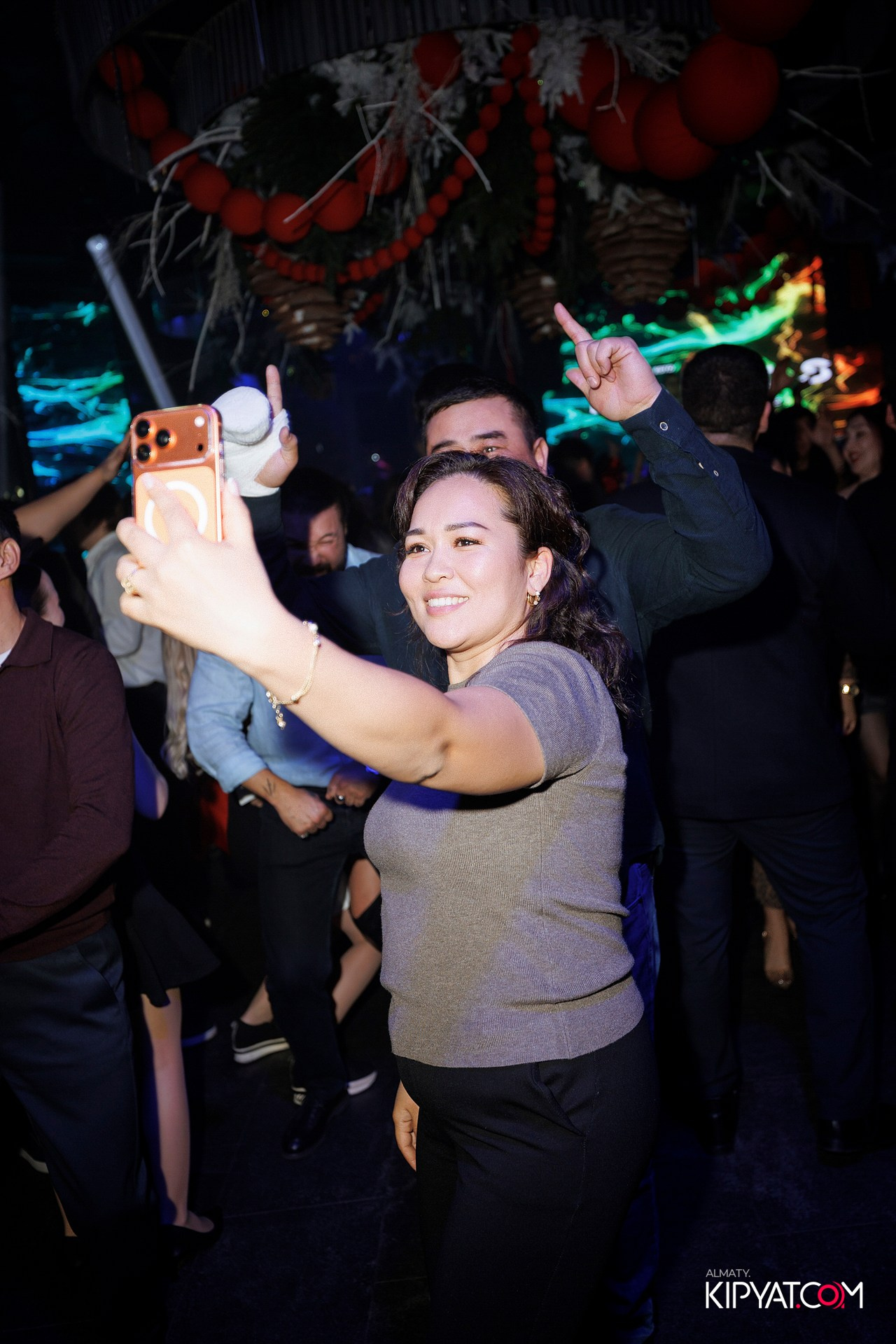 FRIENDS BAR & TERRACE. КИПЯТКОМ АЛМАТЫ! Фотосъемка мероприятий в Алматы