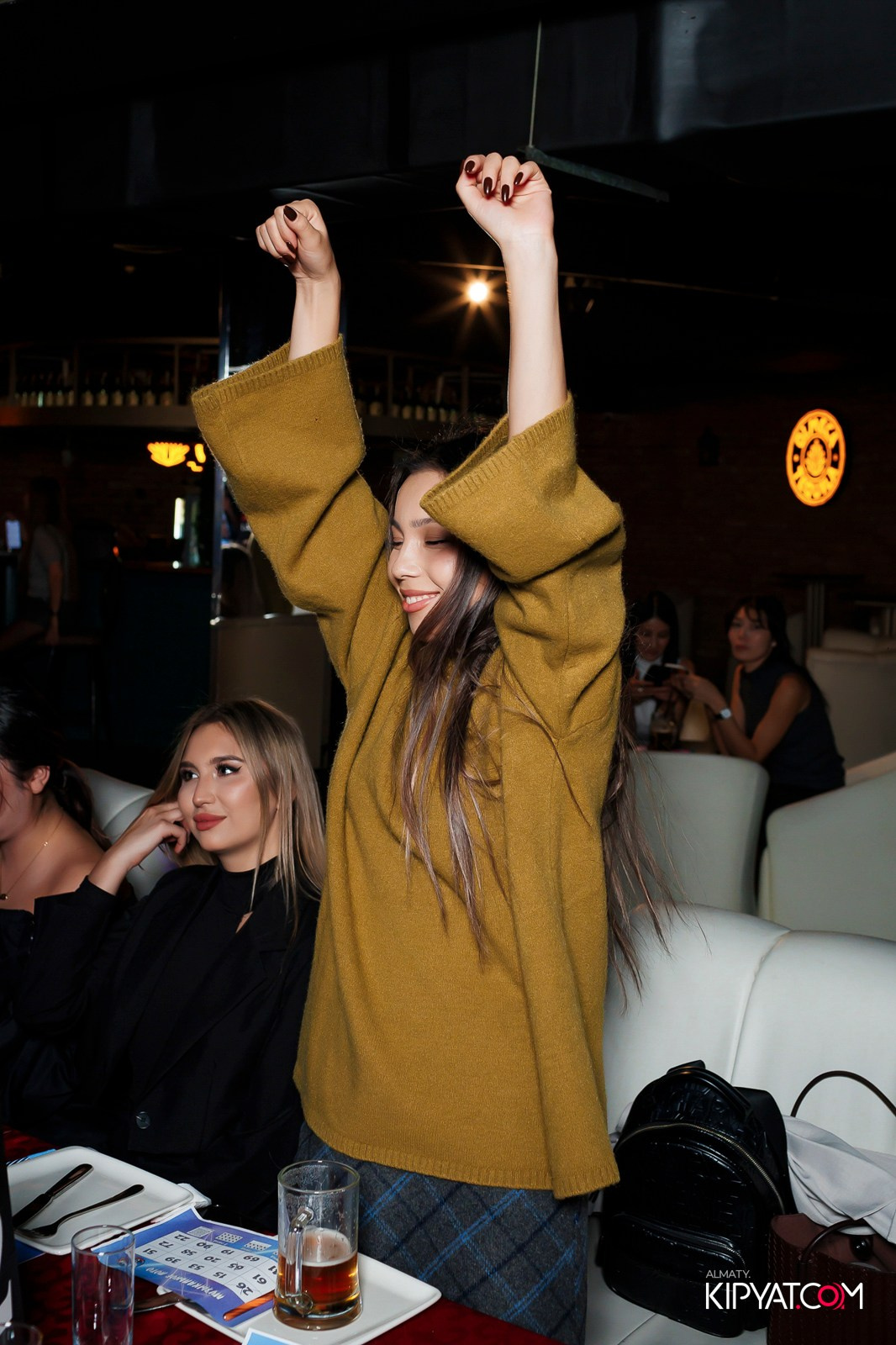 МУЗЫКАЛЬНОЕ ЛОТО В HIT RETRO. КИПЯТКОМ АЛМАТЫ! Фотосъемка мероприятий в Алматы