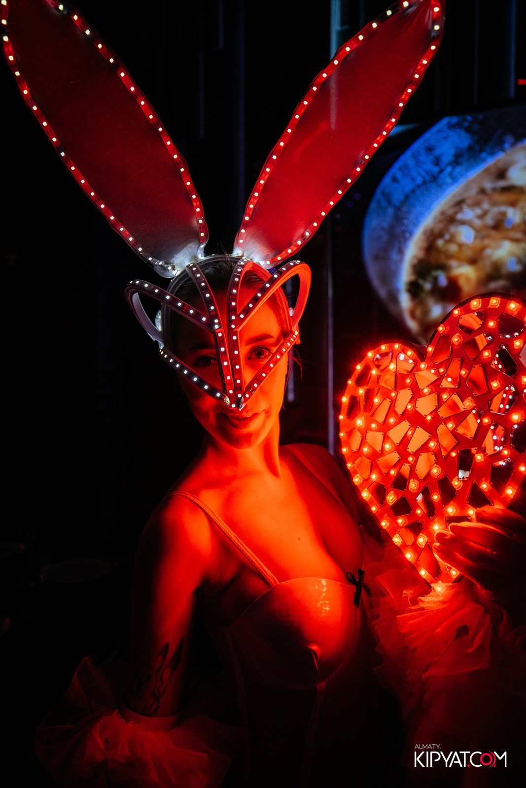 FRIENDS BAR & TERRACE. КИПЯТКОМ АЛМАТЫ!