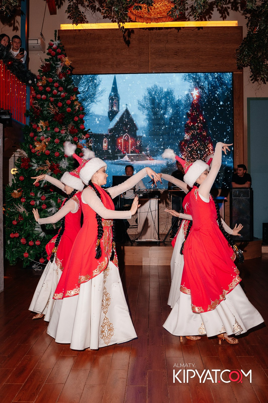 ГРУЗИНСКИЙ ДВОР НА КАБАНБАЙ БАТЫРА. КИПЯТКОМ АЛМАТЫ!