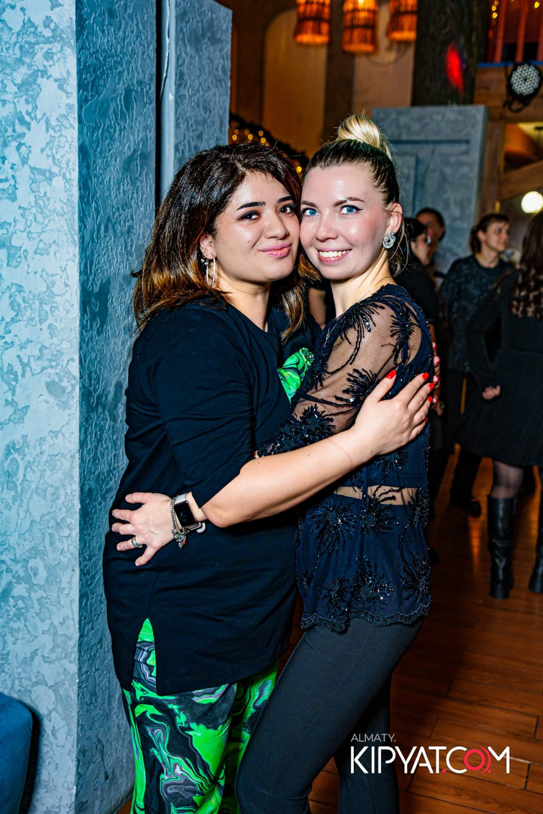 ГРУЗИНСКИЙ ДВОР НА КАБАНБАЙ БАТЫРА. КИПЯТКОМ АЛМАТЫ!