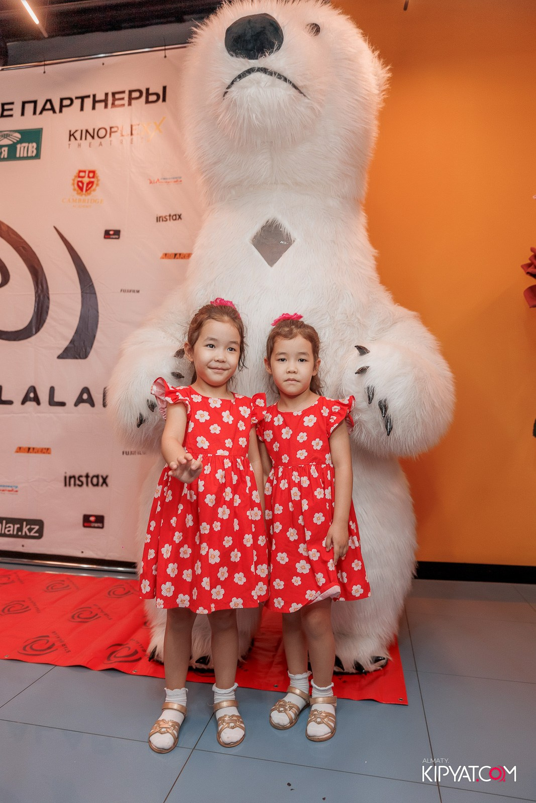 ПРЕЗЕНТАЦИЯ 10 ГРУППЫ КИНОПРОЕКТА STARBALALAR. КИПЯТКОМ АЛМАТЫ!