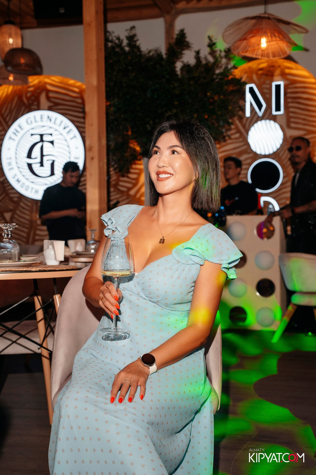 MOOD KARAOKE & TERRACE. КИПЯТКОМ АЛМАТЫ!