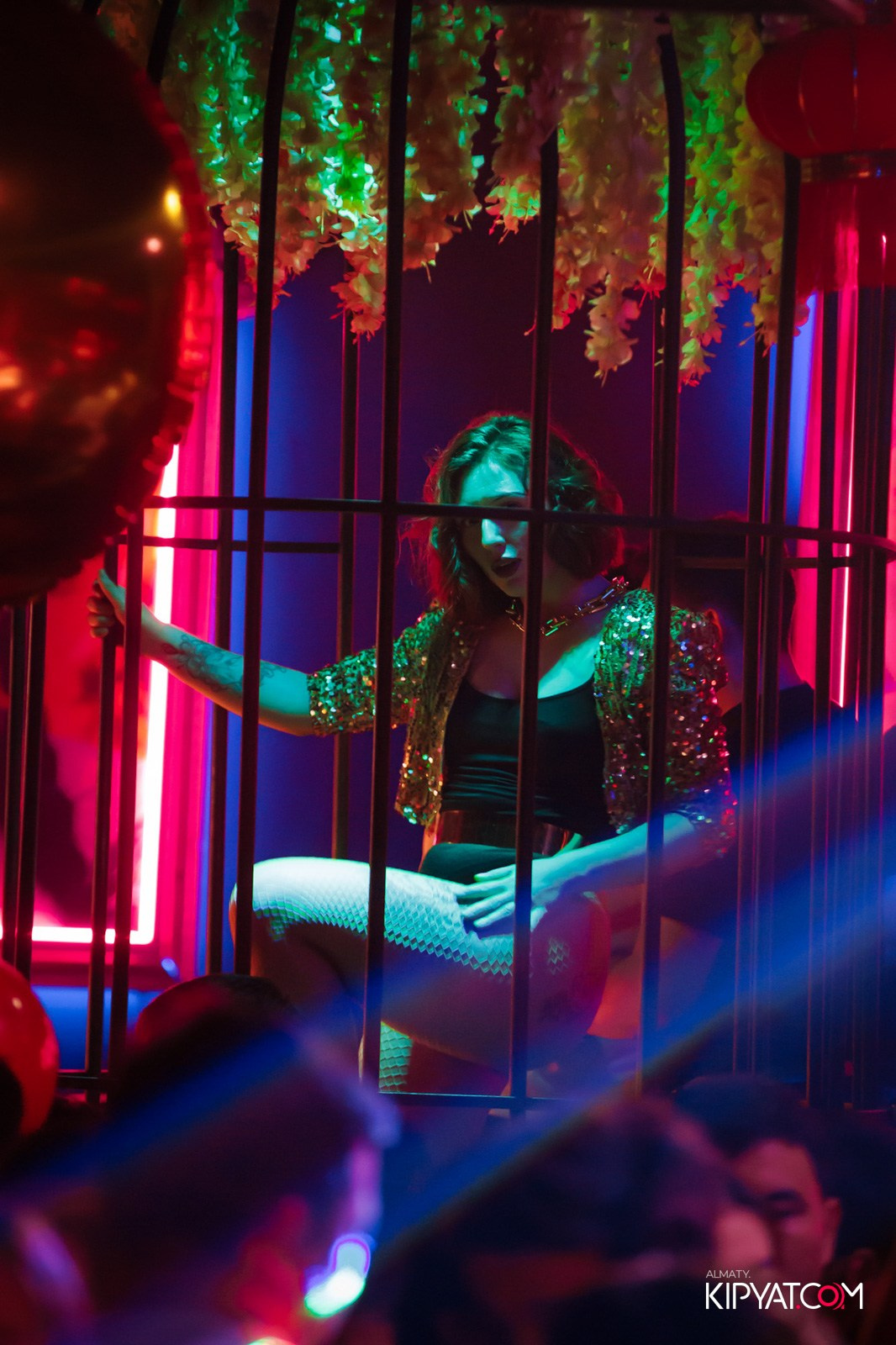 UYAT EMES BAR. КИПЯТКОМ АЛМАТЫ!