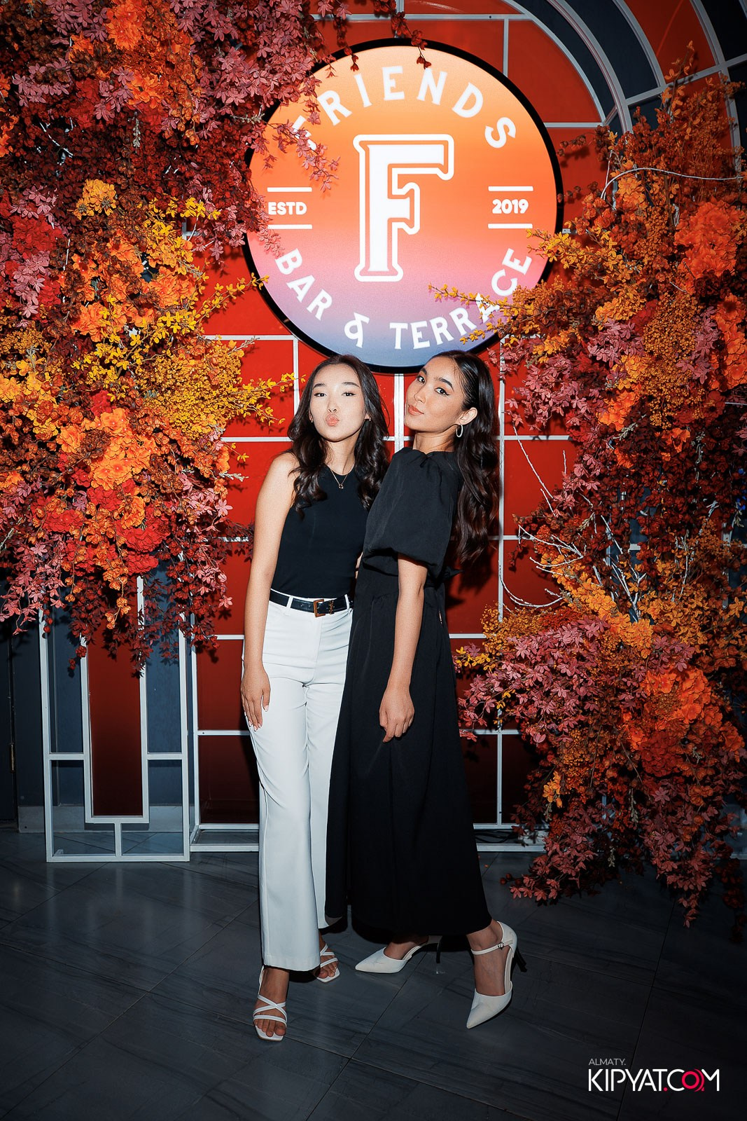 FRIENDS BAR & TERRACE. КИПЯТКОМ АЛМАТЫ!