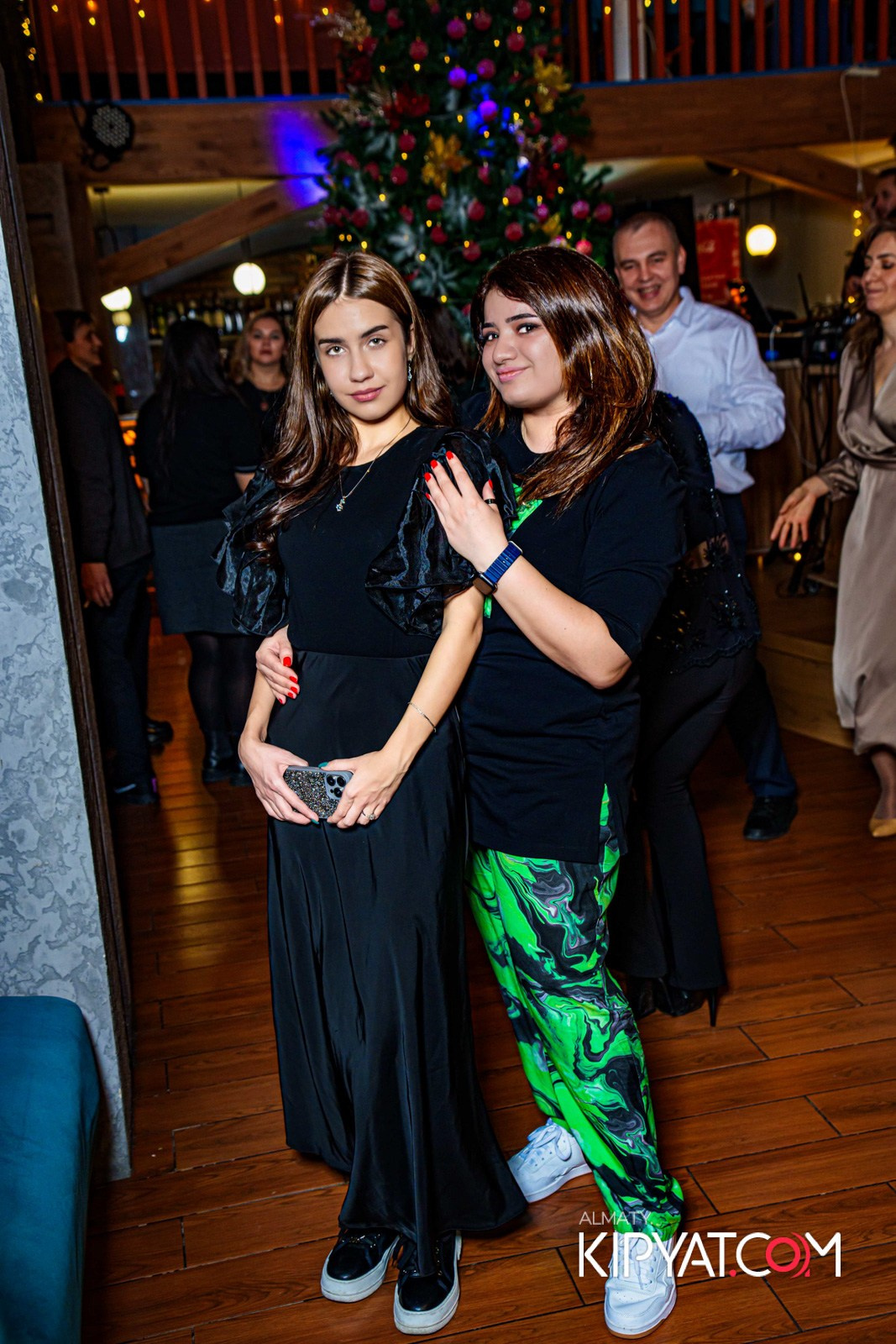 ГРУЗИНСКИЙ ДВОР НА КАБАНБАЙ БАТЫРА. КИПЯТКОМ АЛМАТЫ!