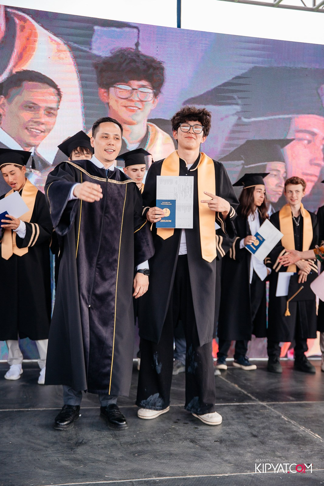 ВРУЧЕНИЕ ДИПЛОМОВ — НАРХОЗ КОЛЛЕДЖ. Part 3. КИПЯТКОМ АЛМАТЫ!