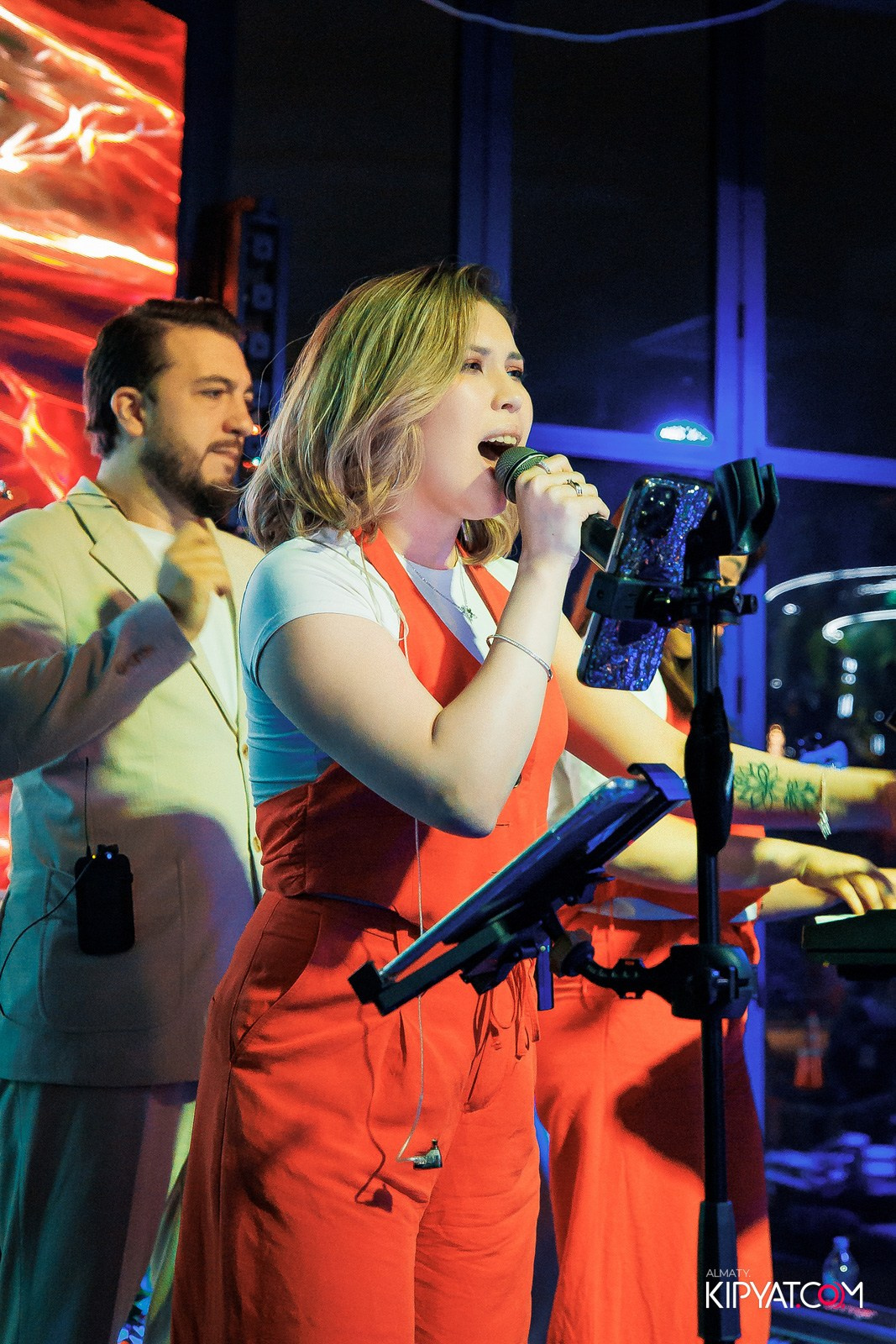 FRIENDS BAR & TERRACE. КИПЯТКОМ АЛМАТЫ!