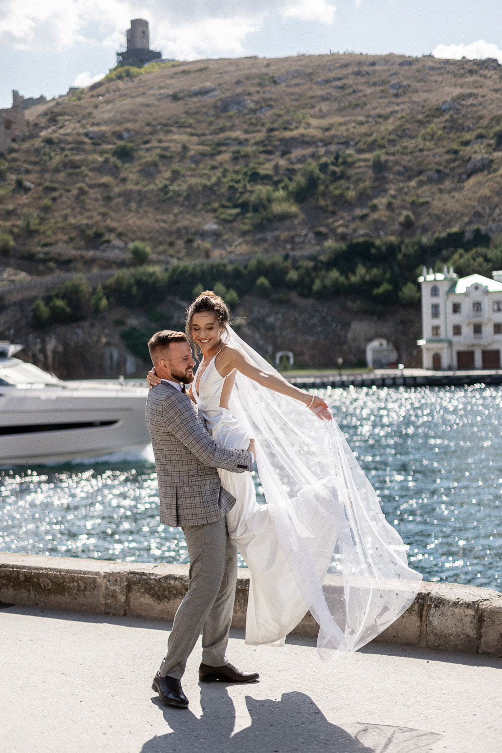 Денис и Аделя - свадьба для двоих в Балаклаве. Свадебный фотограф, фотосъемка в Крыму, Севастополе, Симферополе, Ялте