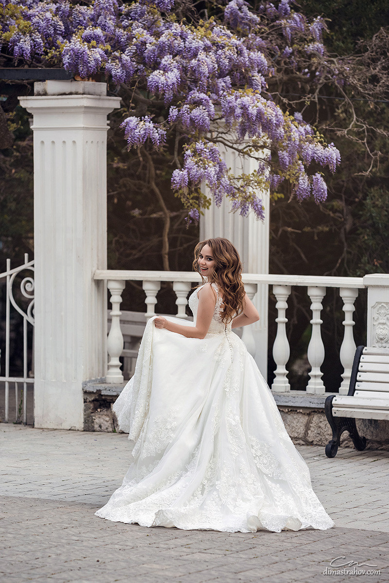 Свадебная фотосессия Ромы и Даши в глицинии. Свадебный фотограф, фотосъемка в Крыму, Севастополе, Симферополе, Ялте