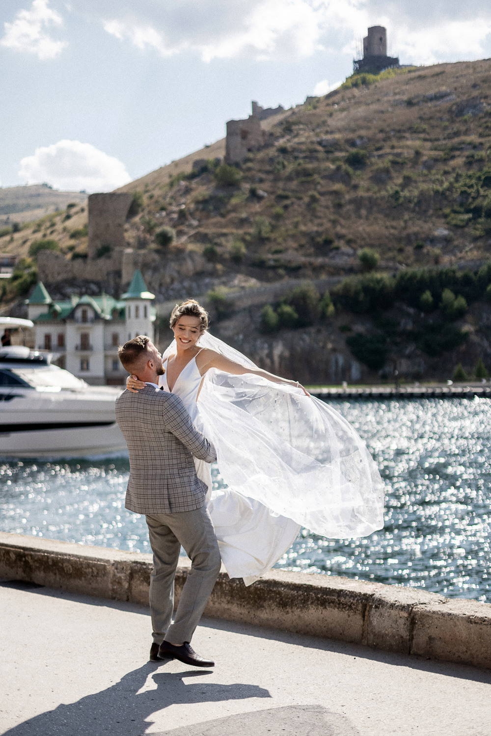 Денис и Аделя - свадьба для двоих в Балаклаве. Свадебный фотограф, фотосъемка в Крыму, Севастополе, Симферополе, Ялте