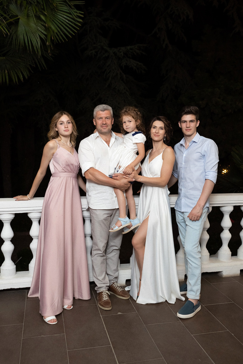 Семейная фотосессия в Симеизе на горе Кошка и на пляже у моря. Свадебный фотограф, фотосъемка в Крыму, Севастополе, Симферополе, Ялте