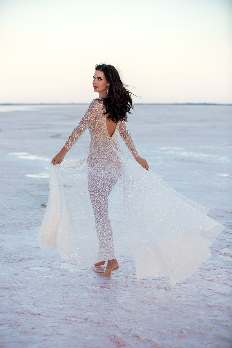 Любовь. Красивая женская фотосессия на розовом озере Сасык Сиваш в Евп. Свадебный фотограф, фотосъемка в Крыму, Севастополе, Симферополе, Ялте