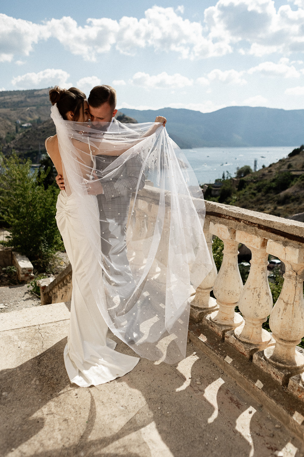 Денис и Аделя - свадьба для двоих в Балаклаве. Свадебный фотограф, фотосъемка в Крыму, Севастополе, Симферополе, Ялте