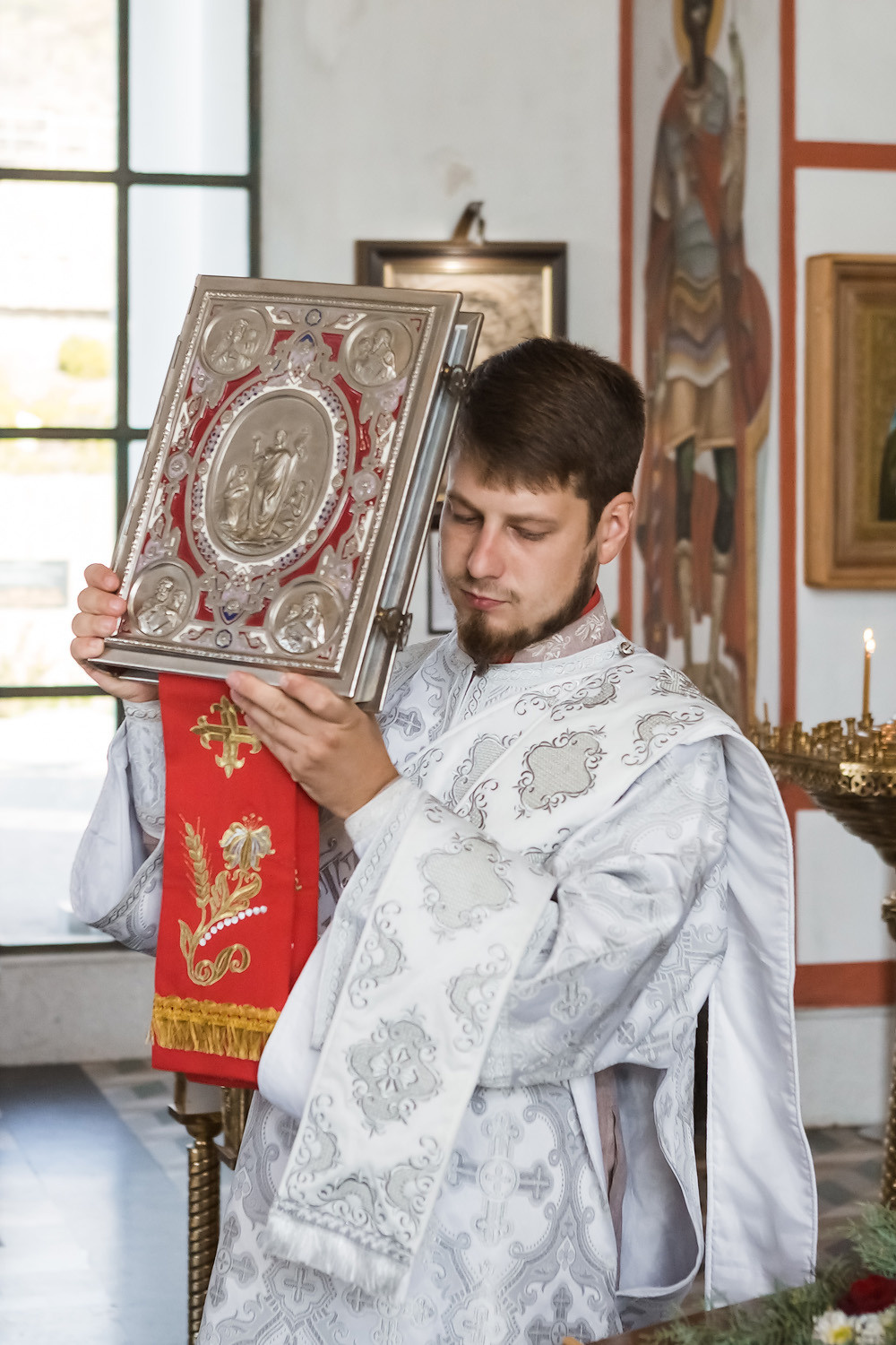 Венчание Петра и Феодосии в Храме-маяке Николая Чудотворца. Свадебный фотограф, фотосъемка в Крыму, Севастополе, Симферополе, Ялте