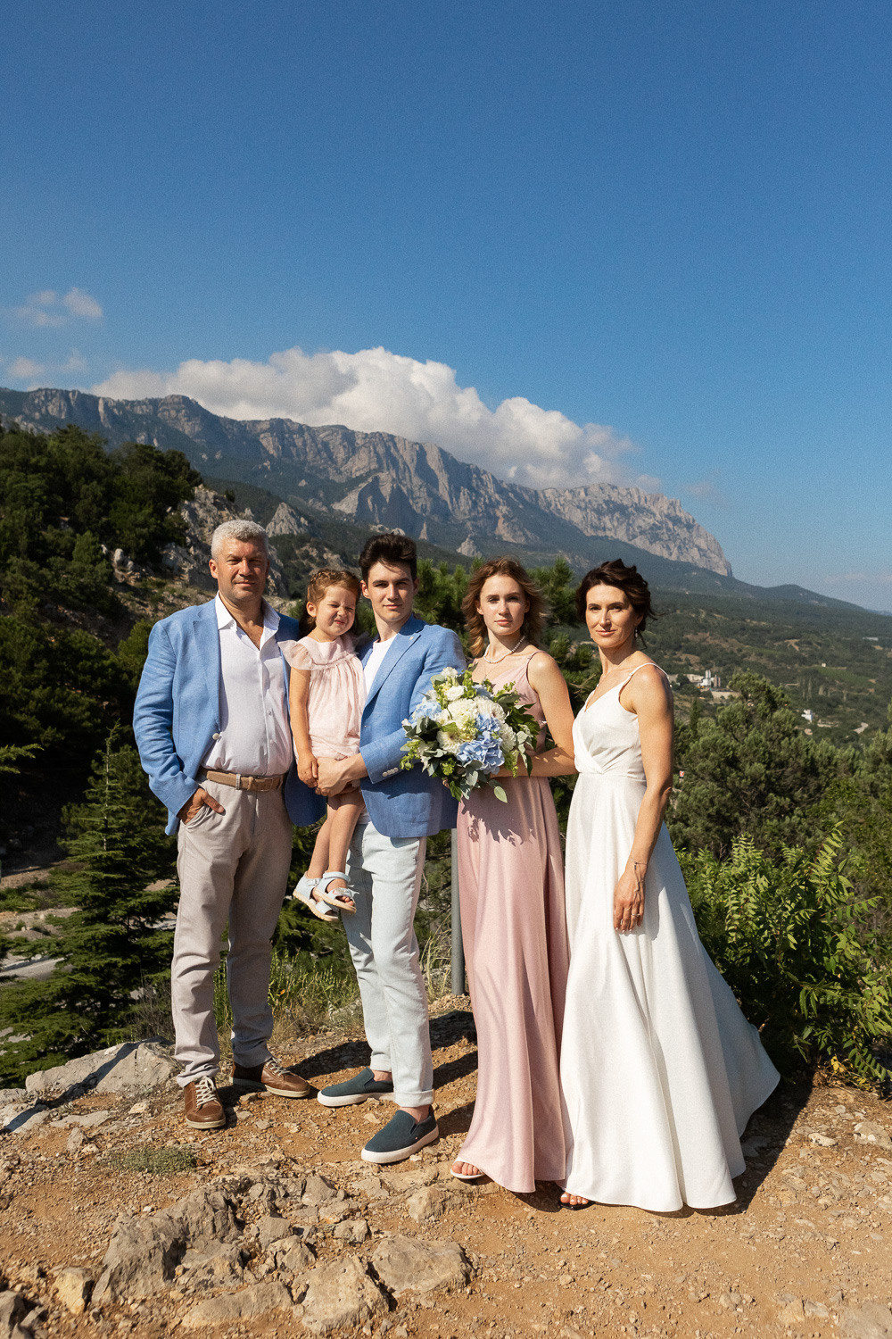 Семейная фотосессия в Симеизе на горе Кошка и на пляже у моря. Свадебный фотограф, фотосъемка в Крыму, Севастополе, Симферополе, Ялте