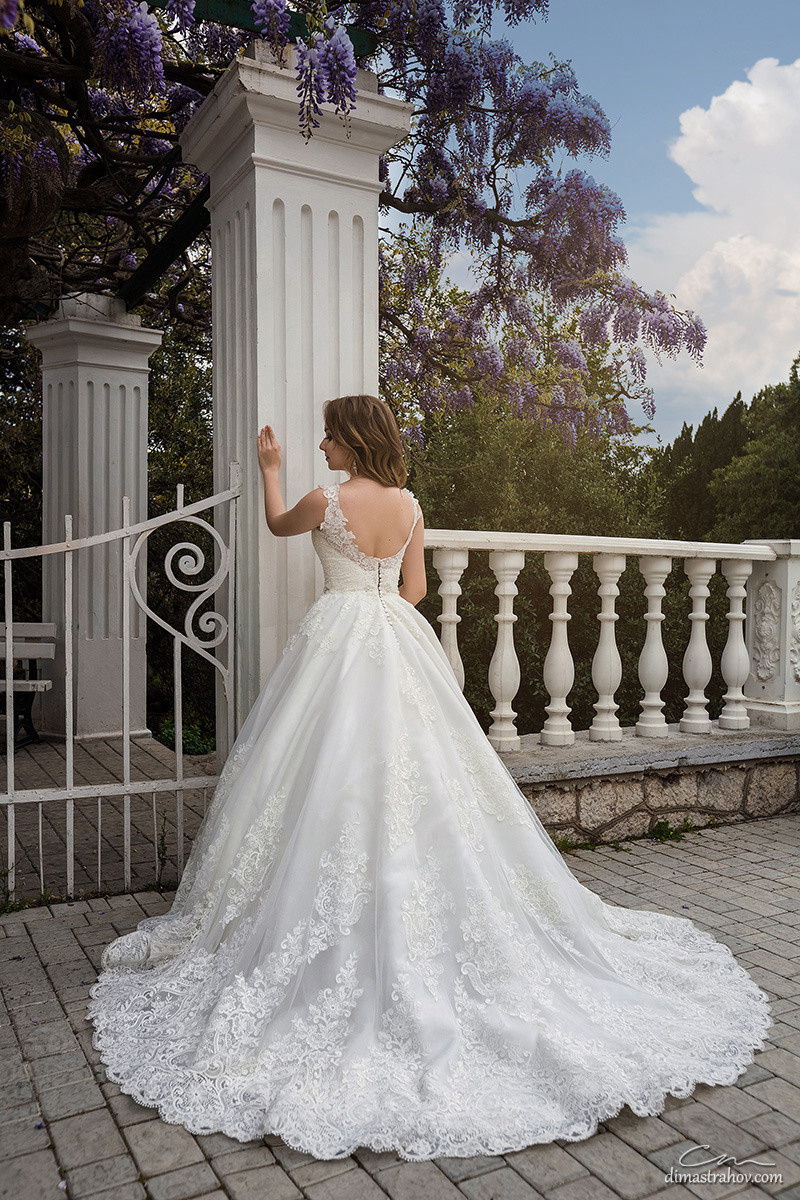 Свадебная фотосессия Ромы и Даши в глицинии. Свадебный фотограф, фотосъемка в Крыму, Севастополе, Симферополе, Ялте