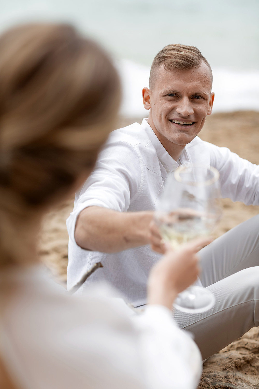 Свадебная выездная церемония и фотосессия на берегу моря. Свадебный фотограф, фотосъемка в Крыму, Севастополе, Симферополе, Ялте
