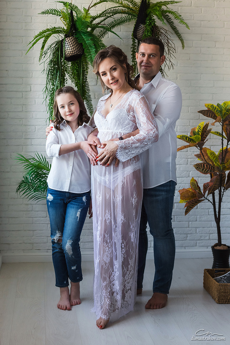 Семейная фотосессия в ожидании Чуда в студии. Свадебный фотограф, фотосъемка в Крыму, Севастополе, Симферополе, Ялте