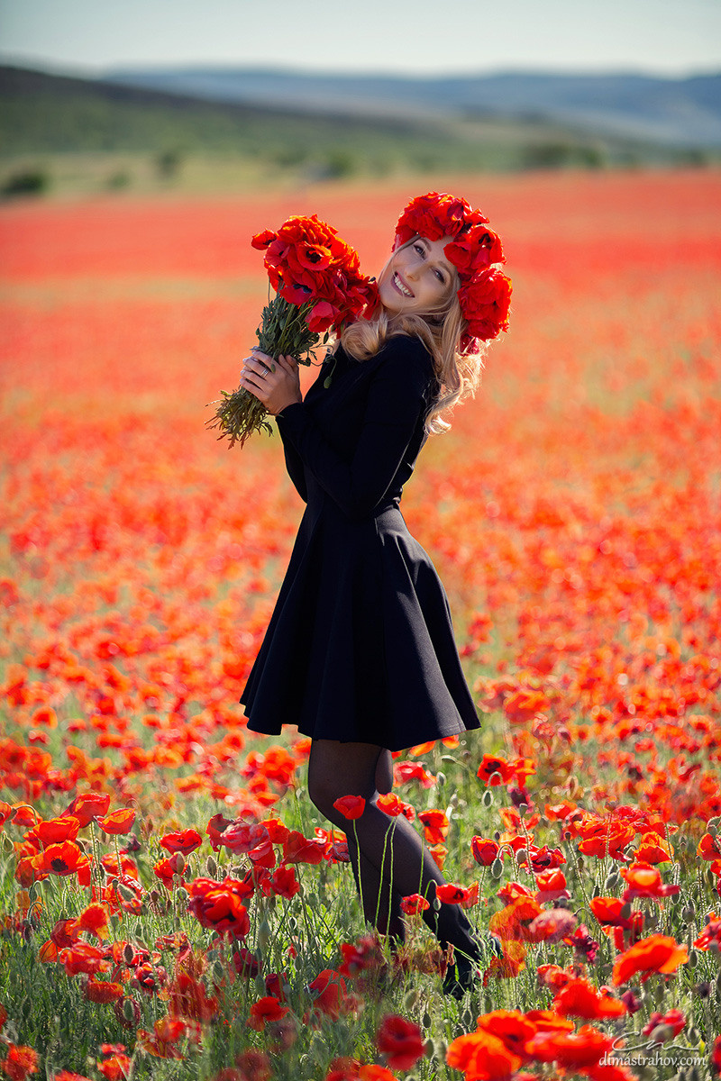 Женская фотосессия в маковом поле. Свадебный фотограф, фотосъемка в Крыму, Севастополе, Симферополе, Ялте