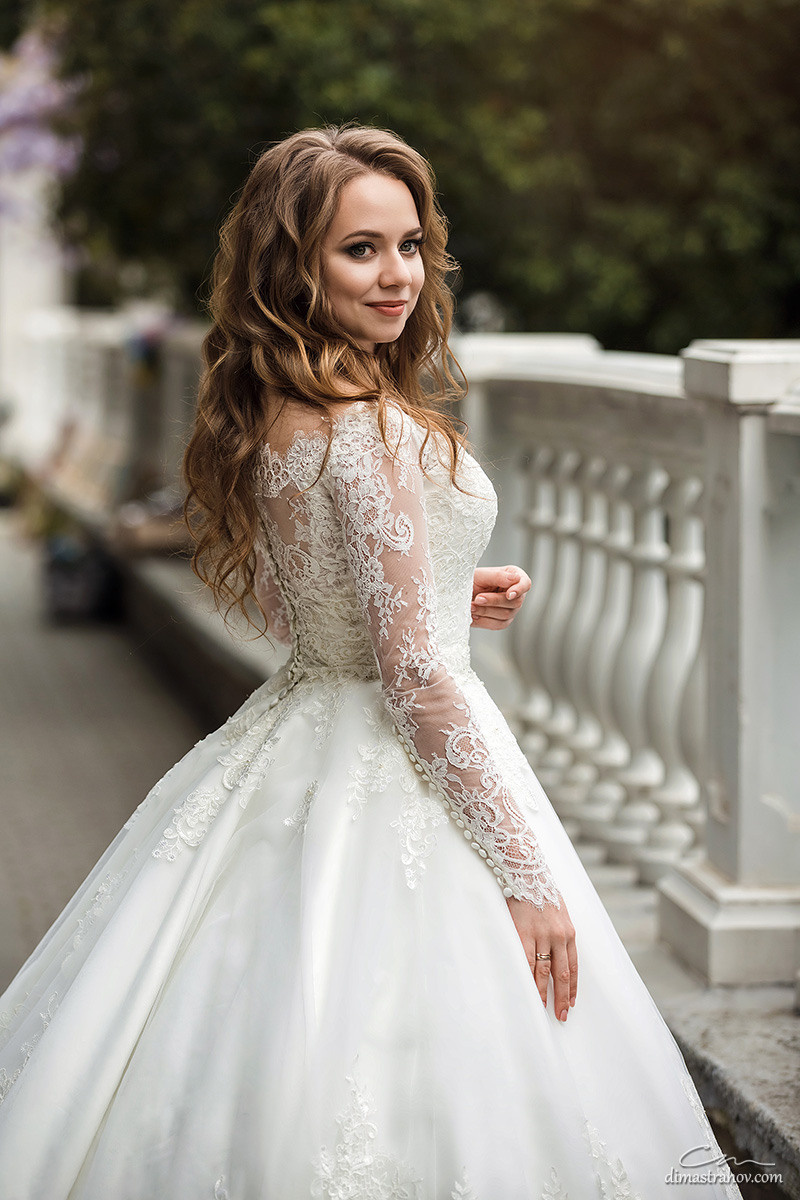 Свадебная фотосессия Ромы и Даши в глицинии. Свадебный фотограф, фотосъемка в Крыму, Севастополе, Симферополе, Ялте