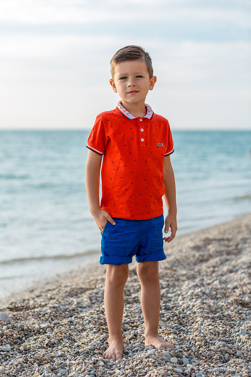 Семейная фотосессия в ожидании чуда на пляже. Свадебный фотограф, фотосъемка в Крыму, Севастополе, Симферополе, Ялте