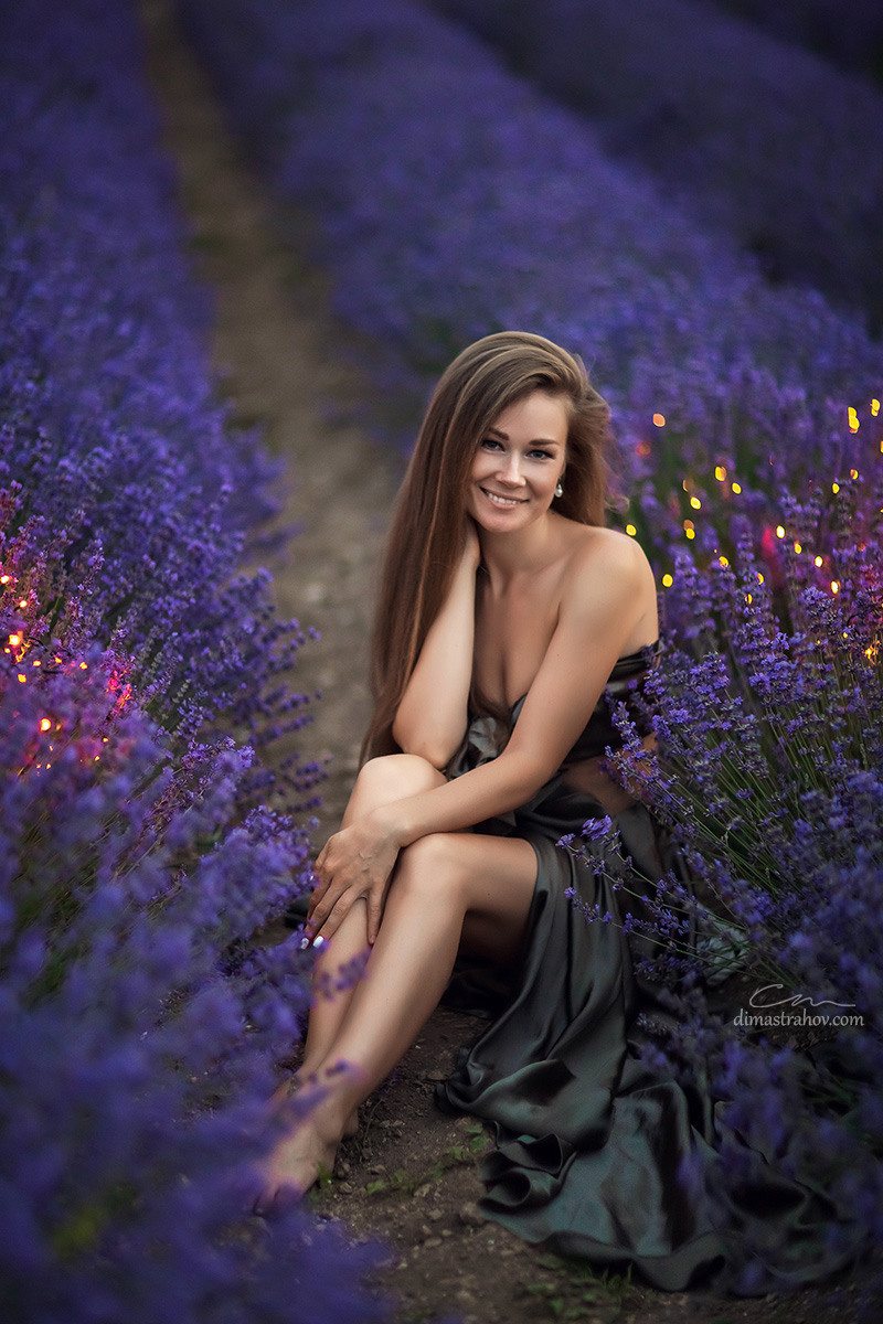 Юля в лавандовом поле. Женская фотосессия. Свадебный фотограф, фотосъемка в Крыму, Севастополе, Симферополе, Ялте