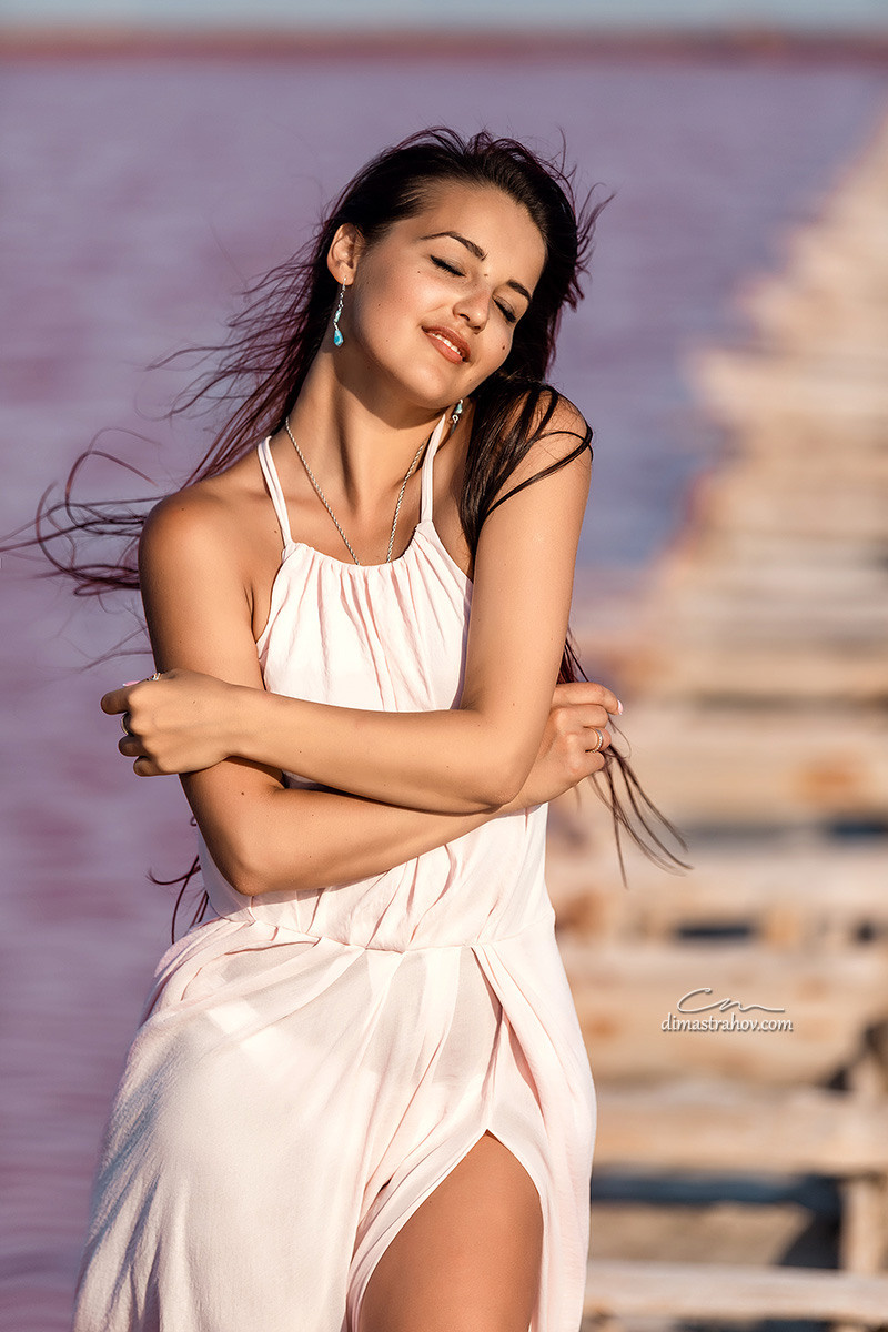 Женская фотосессия Гали на розовом озере в Евпатории. Свадебный фотограф, фотосъемка в Крыму, Севастополе, Симферополе, Ялте