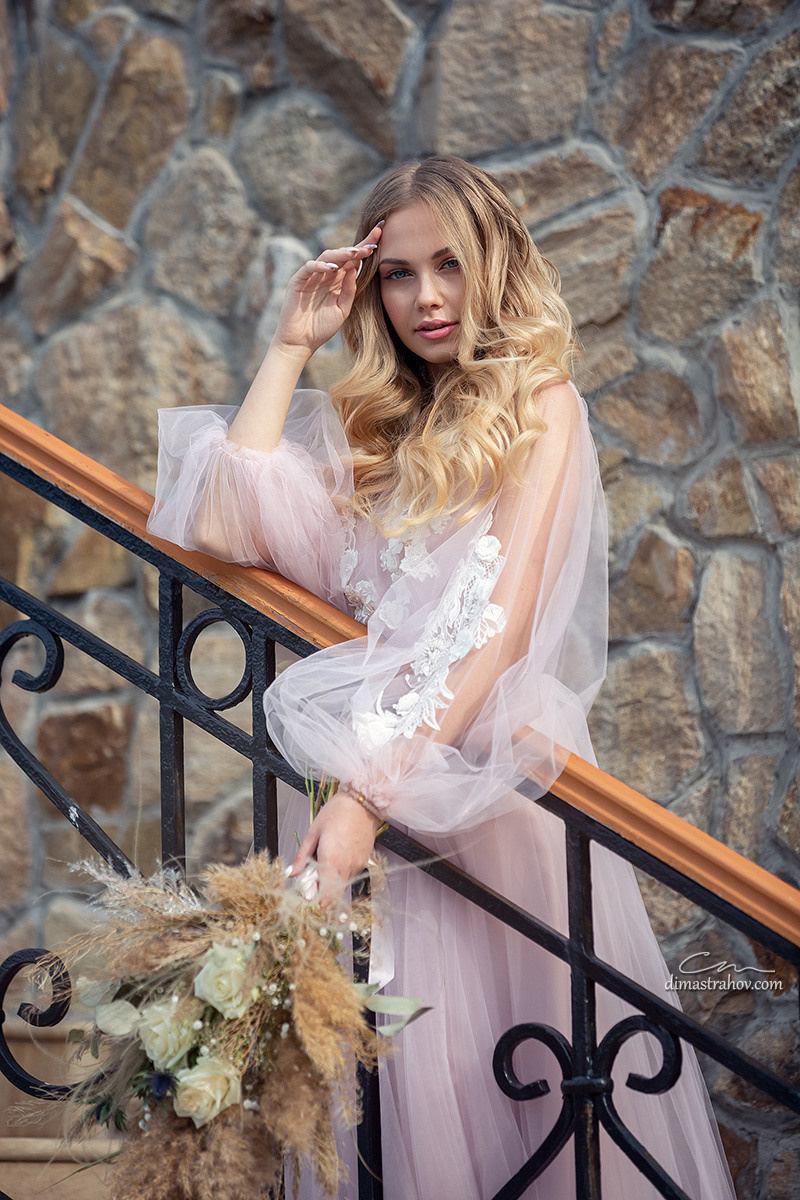 Свадебная фотосессия в Балаклаве с лошадью на природе. Свадебный фотограф, фотосъемка в Крыму, Севастополе, Симферополе, Ялте