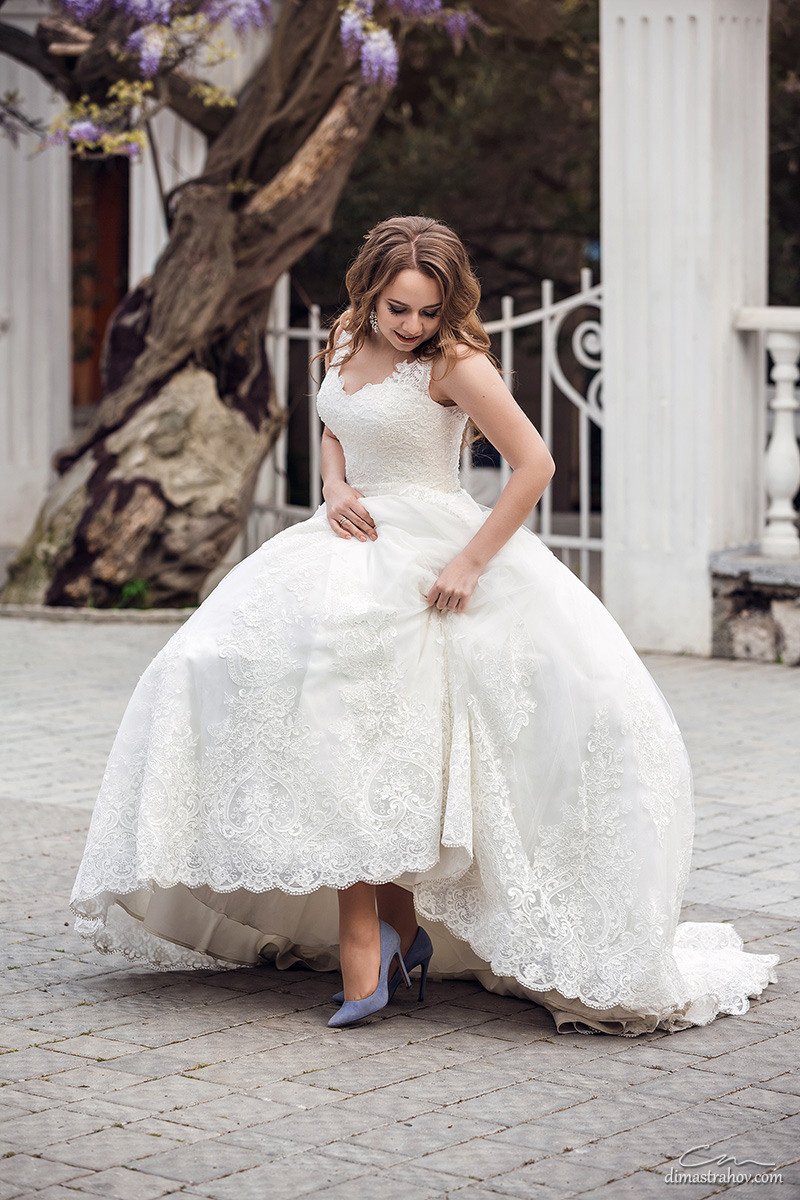 Свадебная фотосессия Ромы и Даши в глицинии. Свадебный фотограф, фотосъемка в Крыму, Севастополе, Симферополе, Ялте