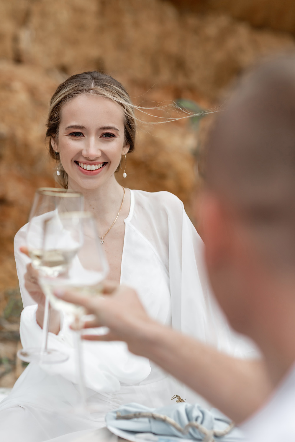 Свадебная выездная церемония и фотосессия на берегу моря. Свадебный фотограф, фотосъемка в Крыму, Севастополе, Симферополе, Ялте