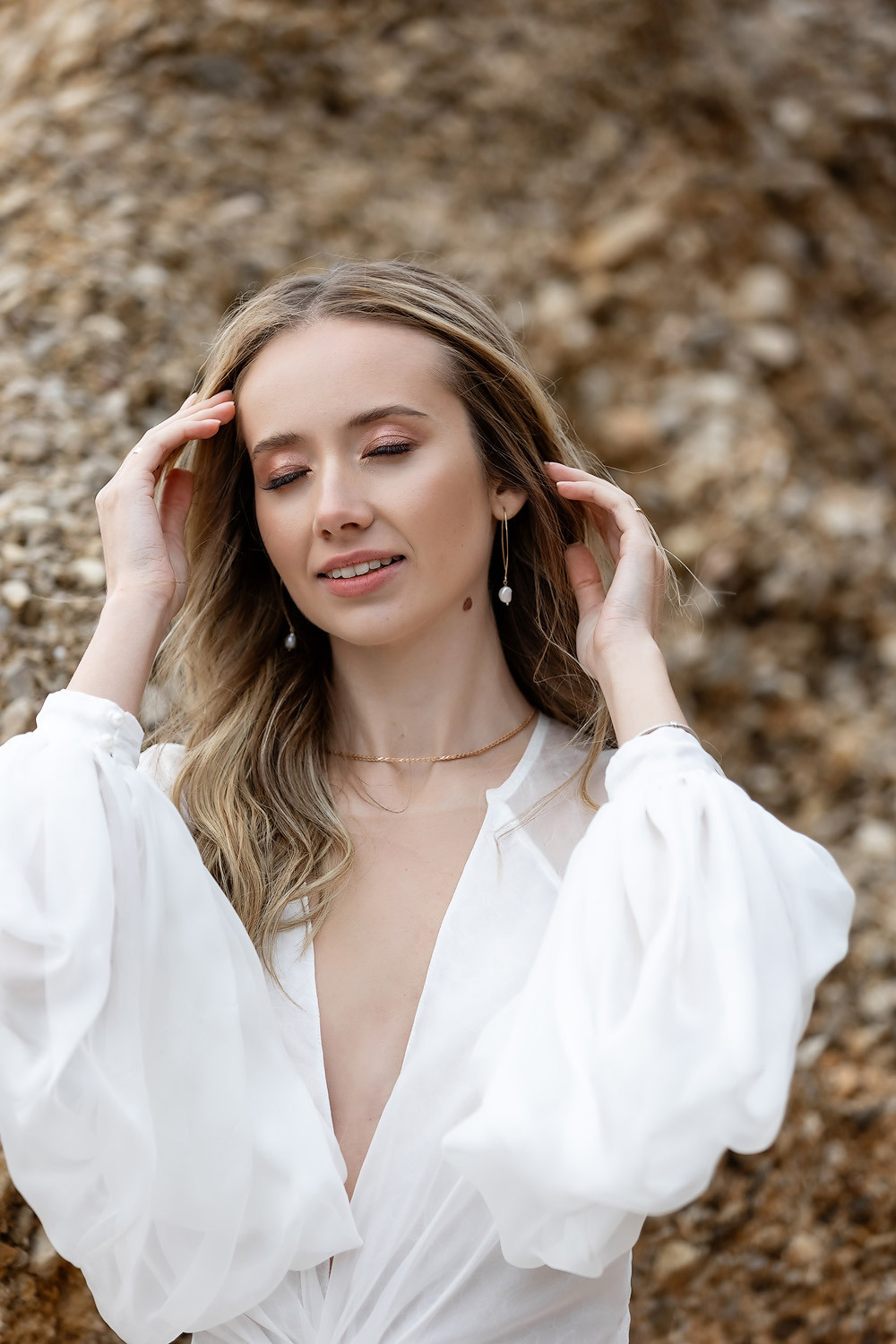 Свадебная выездная церемония и фотосессия на берегу моря. Свадебный фотограф, фотосъемка в Крыму, Севастополе, Симферополе, Ялте