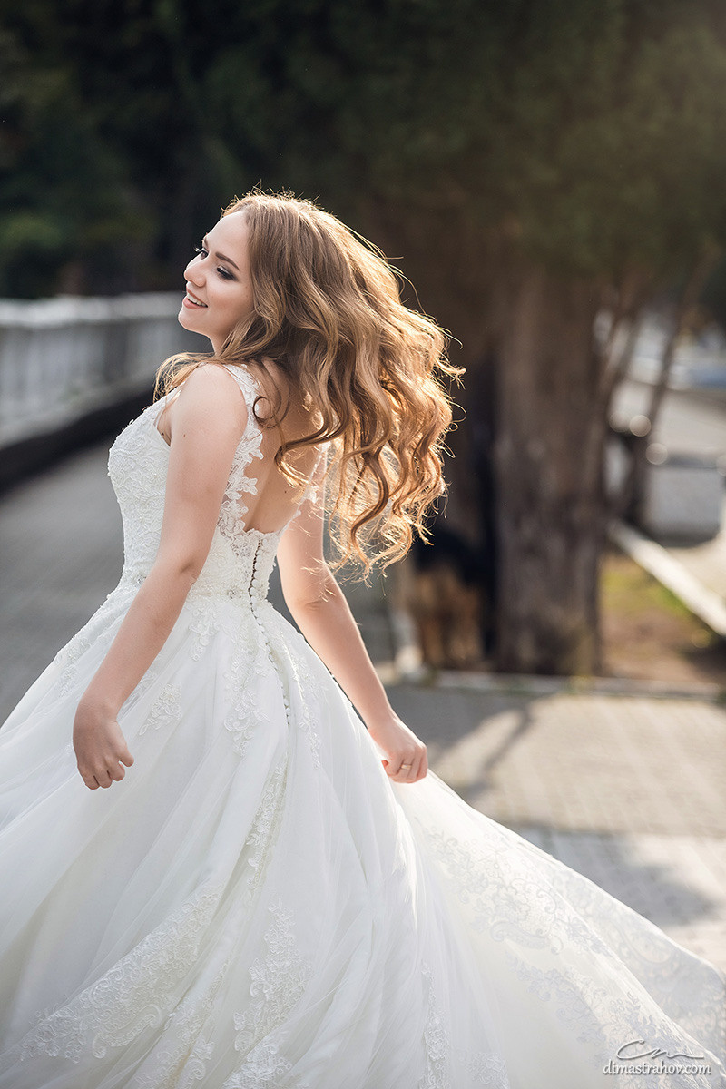 Свадебная фотосессия Ромы и Даши в глицинии. Свадебный фотограф, фотосъемка в Крыму, Севастополе, Симферополе, Ялте