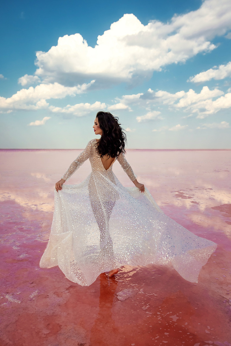 Любовь. Красивая женская фотосессия на розовом озере Сасык Сиваш в Евп. Свадебный фотограф, фотосъемка в Крыму, Севастополе, Симферополе, Ялте