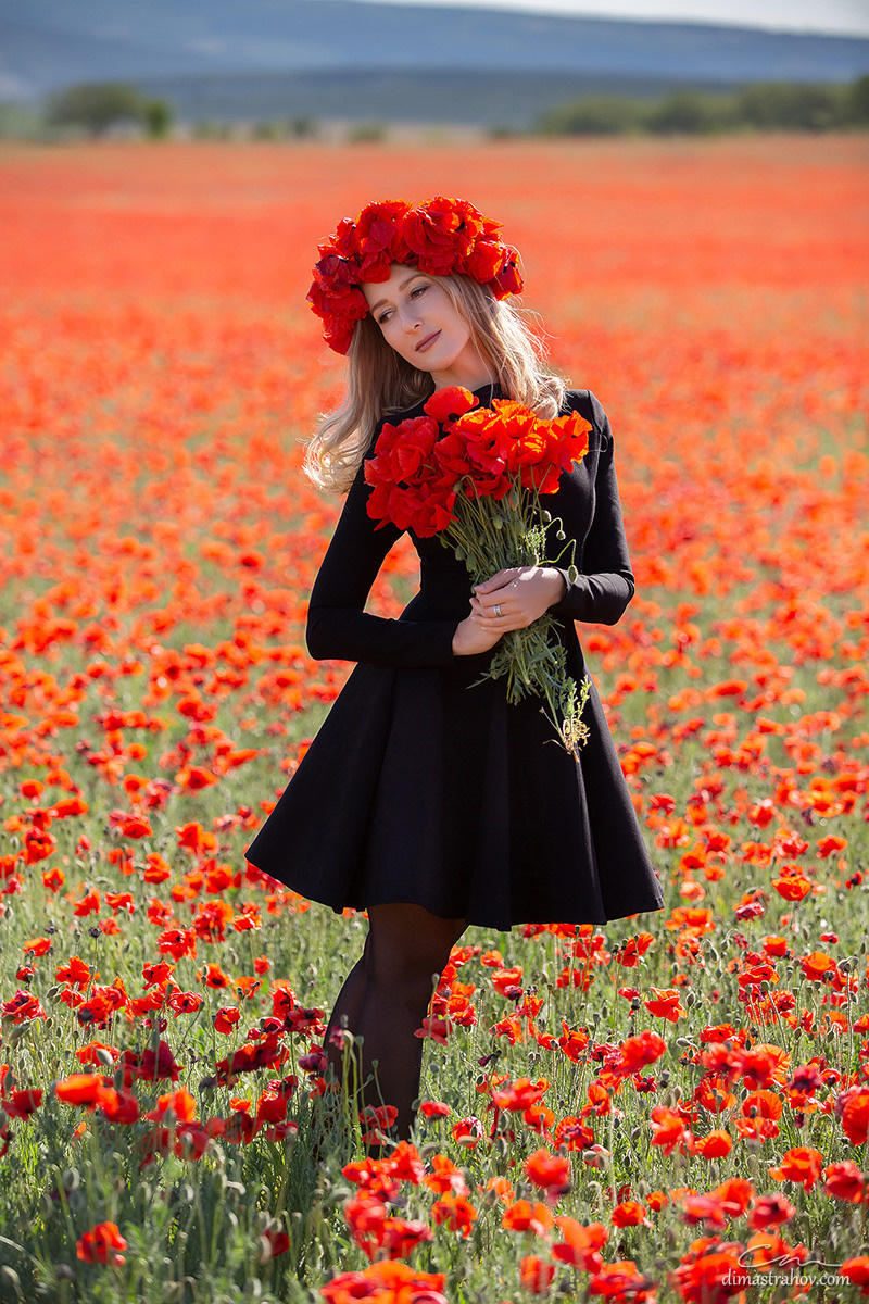 Женская фотосессия в маковом поле. Свадебный фотограф, фотосъемка в Крыму, Севастополе, Симферополе, Ялте
