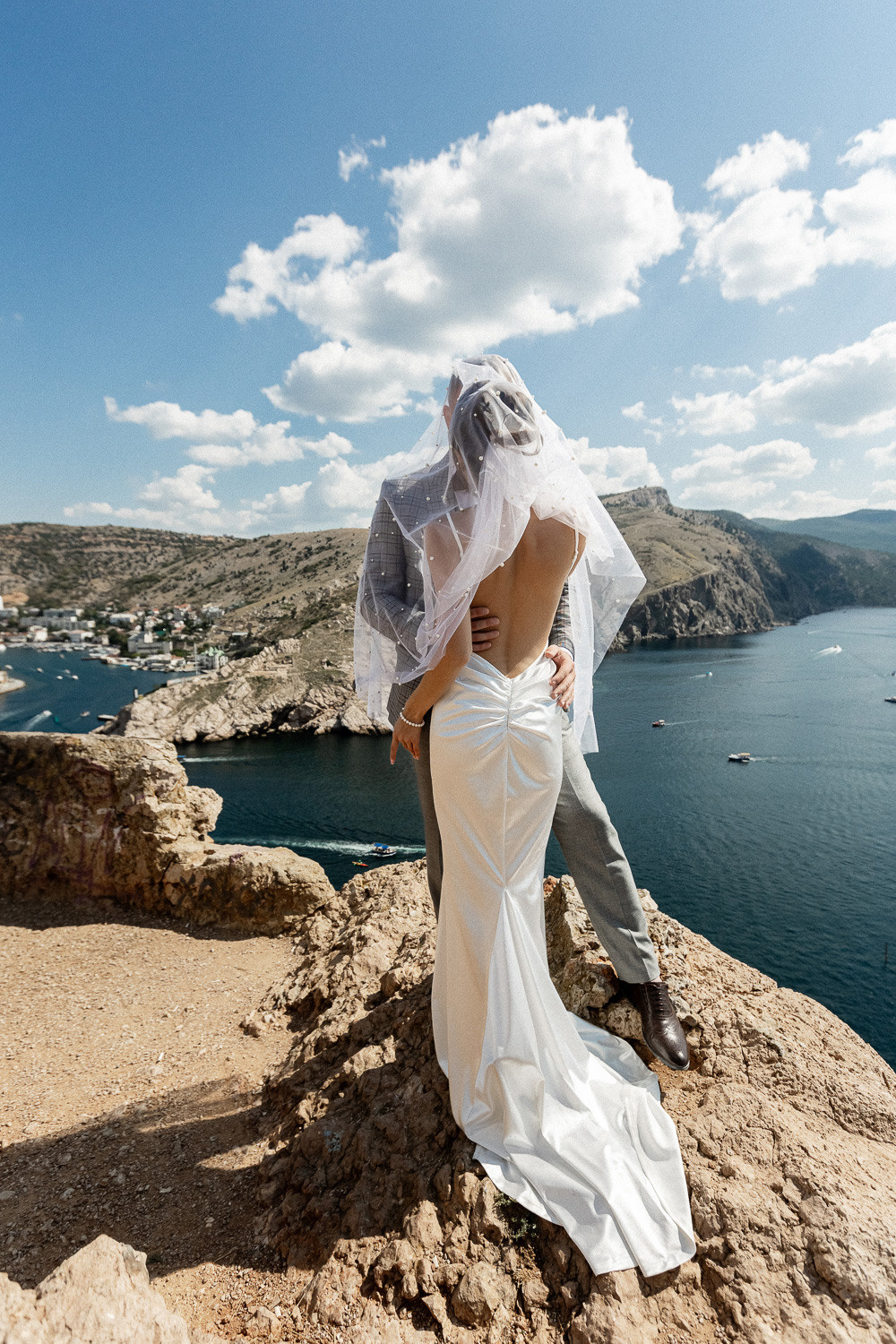 Денис и Аделя - свадьба для двоих в Балаклаве. Свадебный фотограф, фотосъемка в Крыму, Севастополе, Симферополе, Ялте