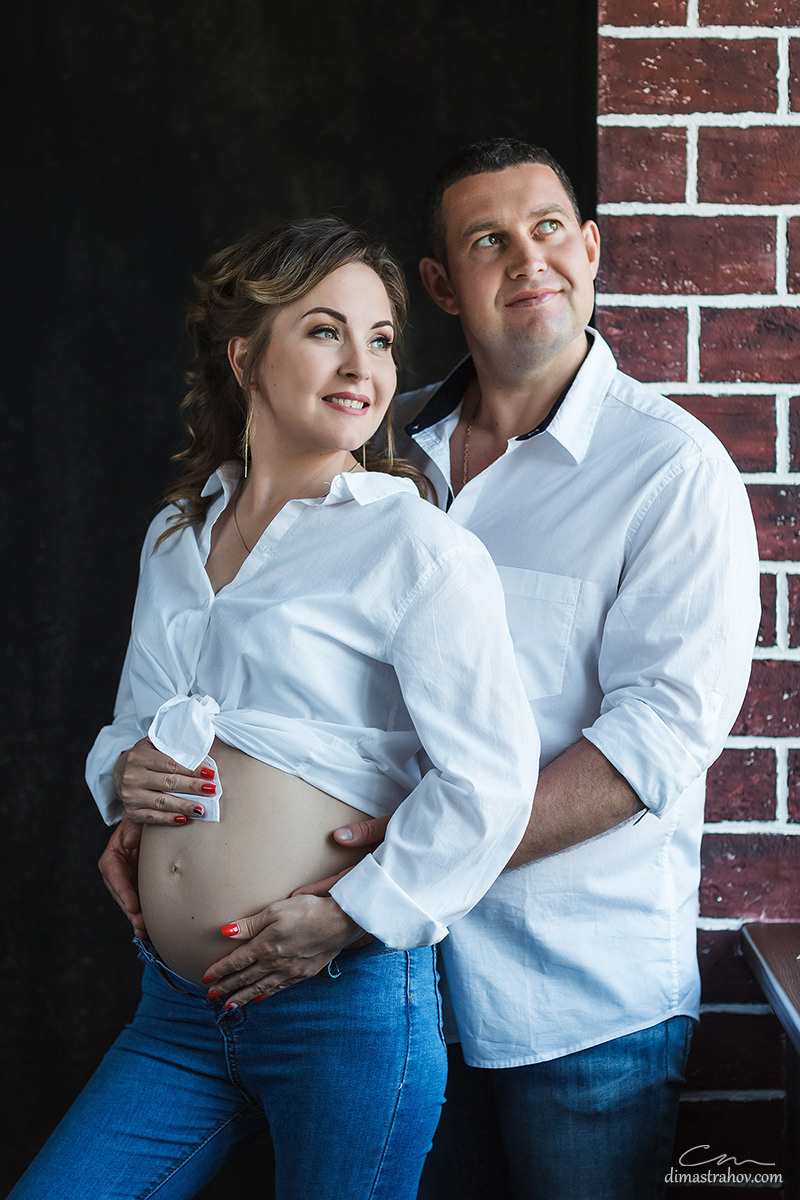 Семейная фотосессия в ожидании Чуда в студии. Свадебный фотограф, фотосъемка в Крыму, Севастополе, Симферополе, Ялте